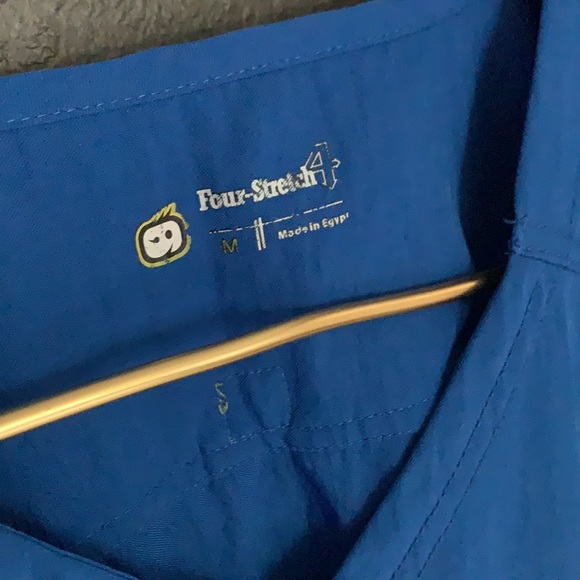 WonderWink royal blue scrub top medium - Picture 3 of 3